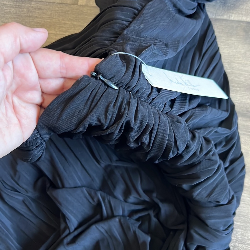 Designer cocktail dress by Nicole Miller - Picture 8 of 10